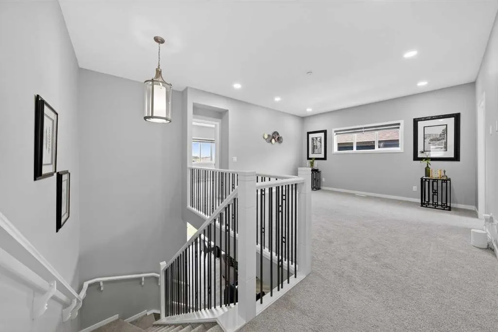 276 Calhoun Crescent NE