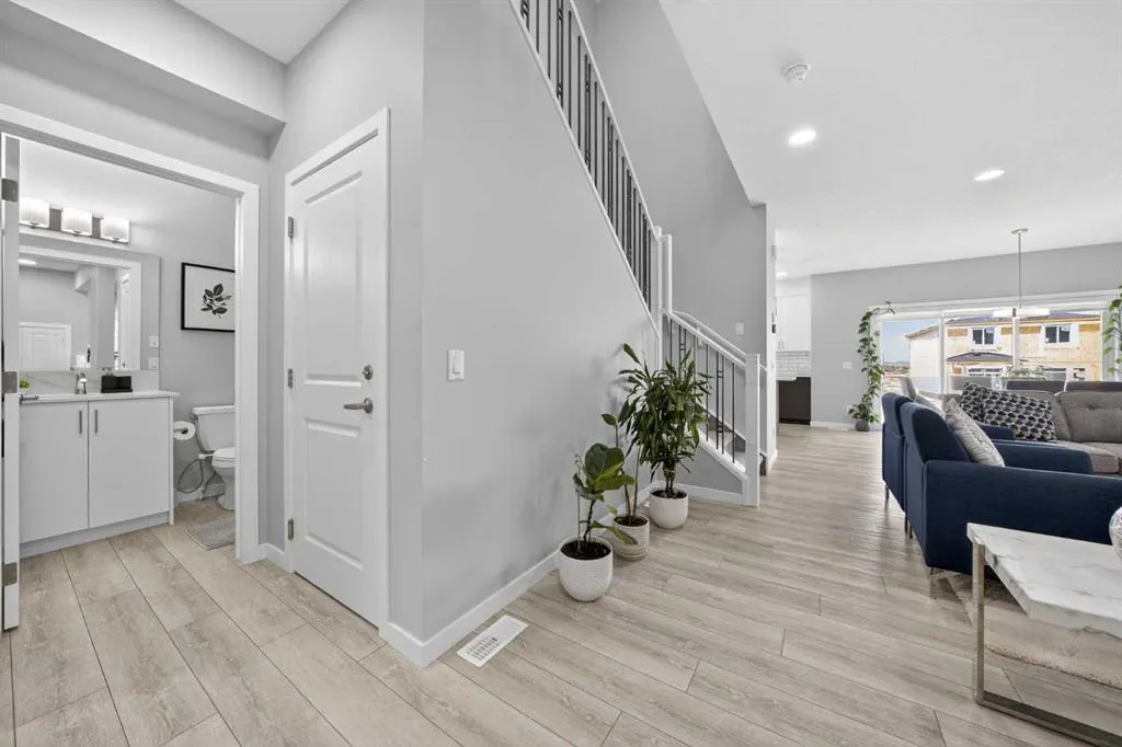 276 Calhoun Crescent NE