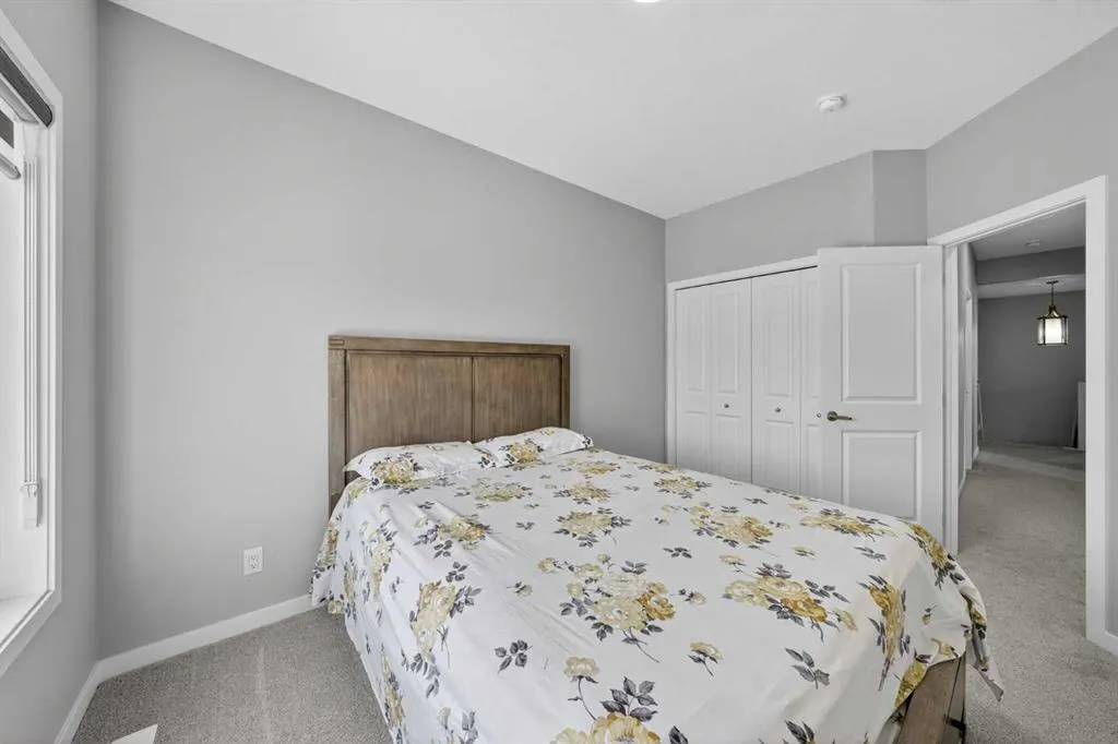 276 Calhoun Crescent NE