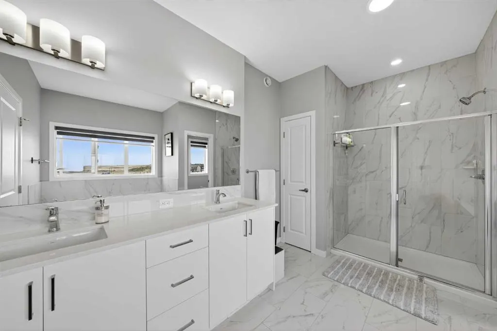 276 Calhoun Crescent NE