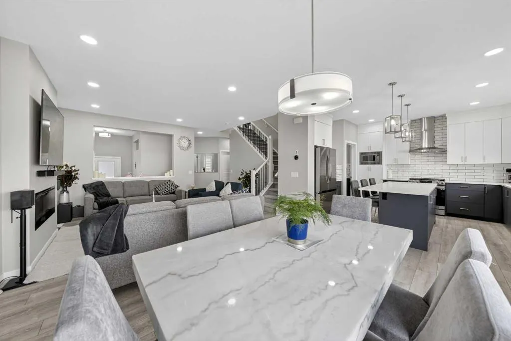 276 Calhoun Crescent NE
