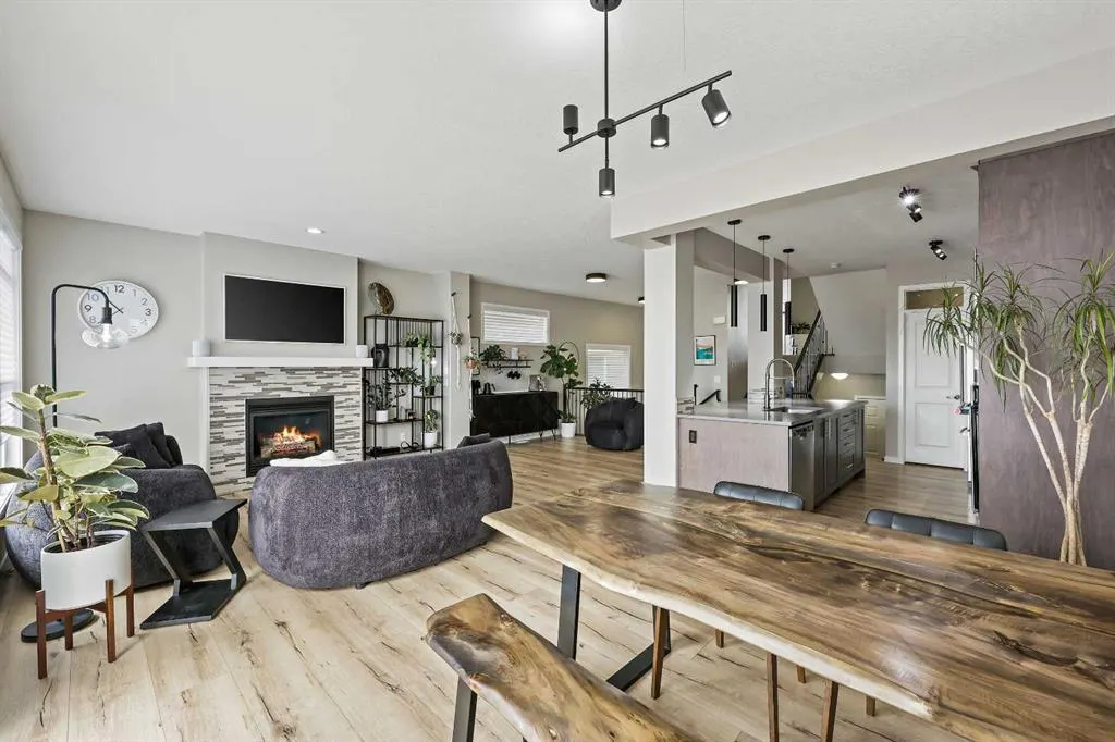 127 Fireside Crescent