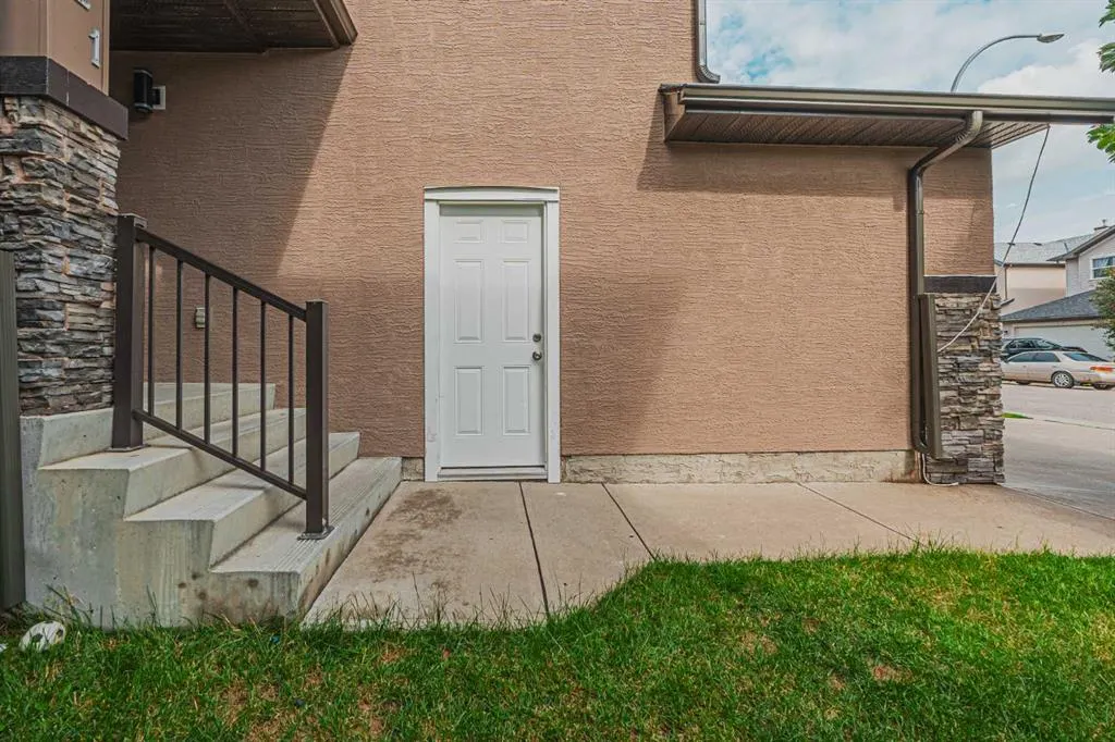 121 Saddlecrest Green NE