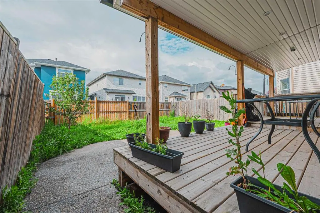 121 Saddlecrest Green NE