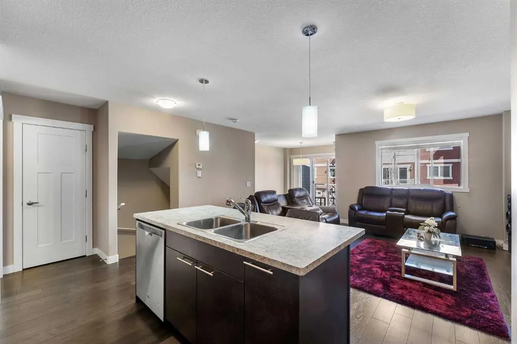 823 Skyview Ranch Grove NE