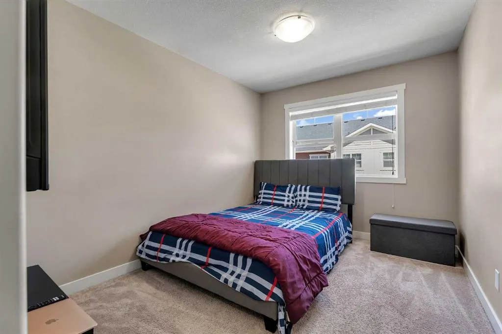 823 Skyview Ranch Grove NE