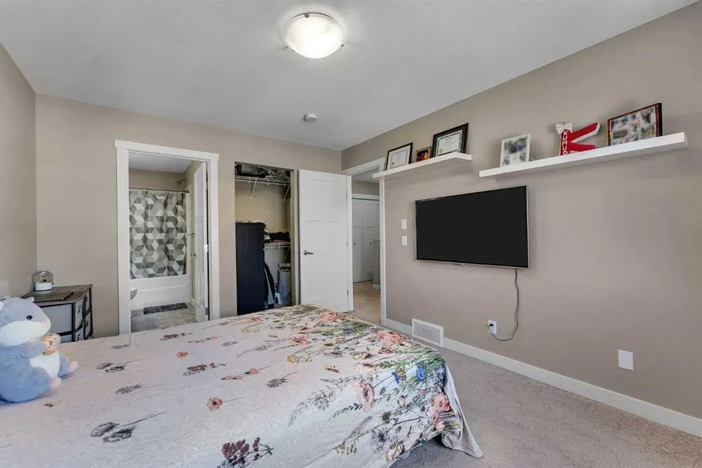 823 Skyview Ranch Grove NE