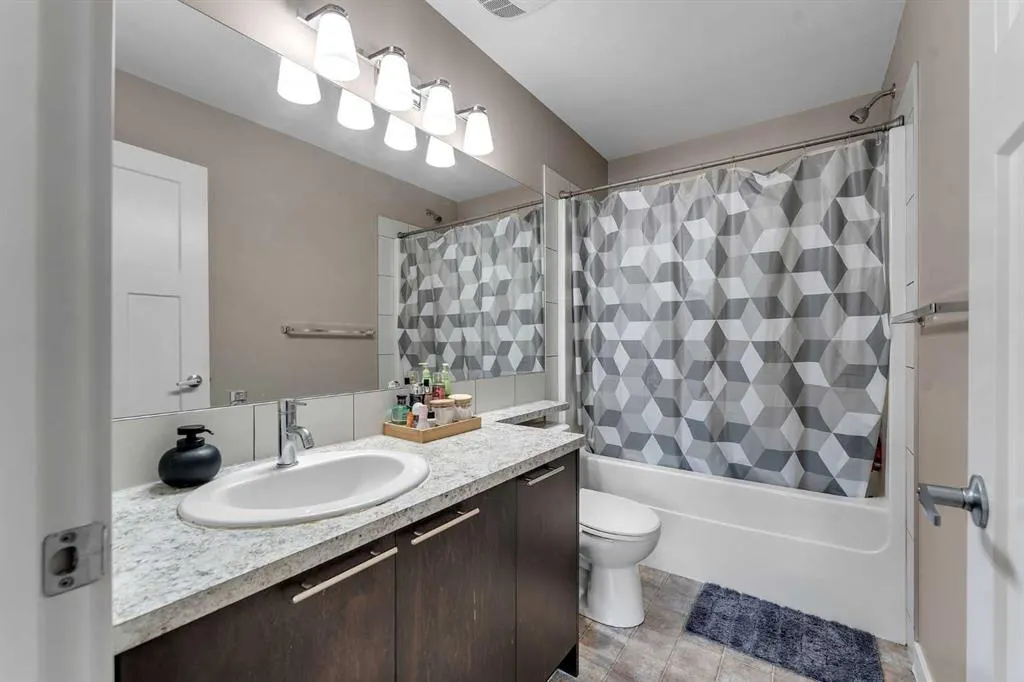 823 Skyview Ranch Grove NE
