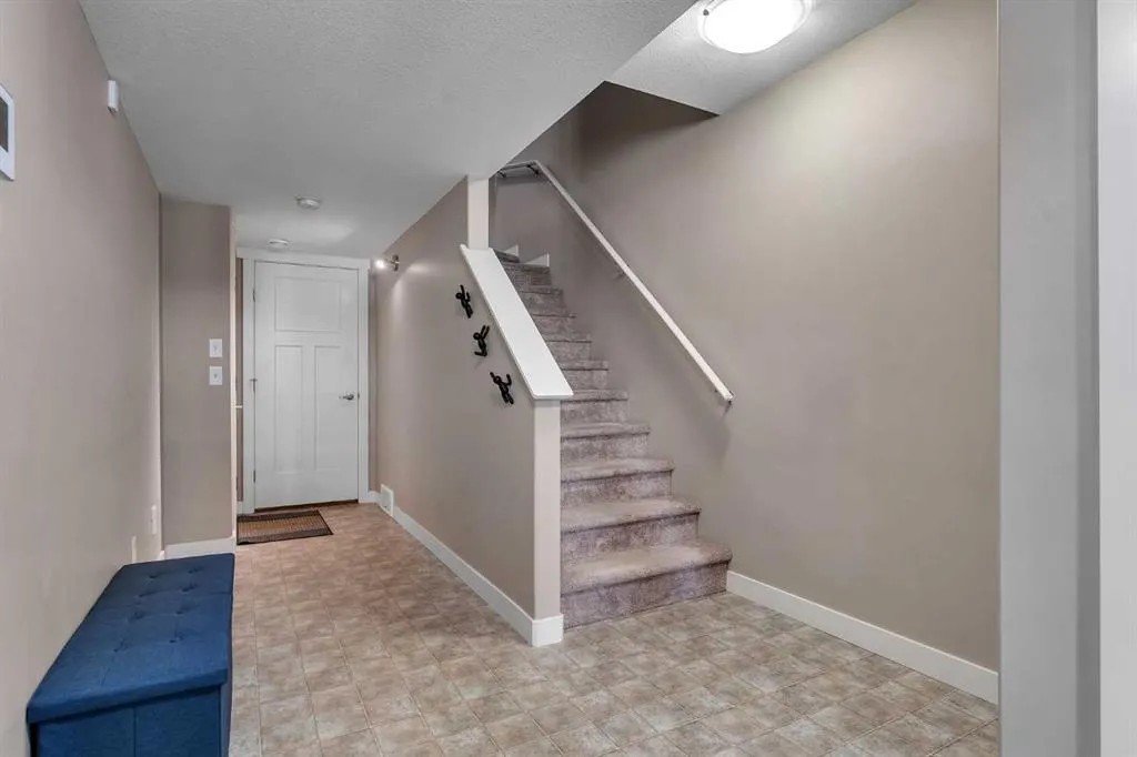 823 Skyview Ranch Grove NE