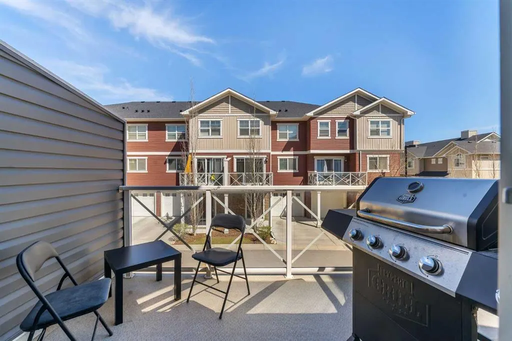 823 Skyview Ranch Grove NE