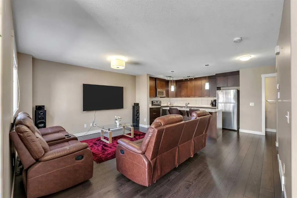 823 Skyview Ranch Grove NE