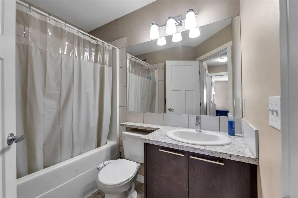 823 Skyview Ranch Grove NE