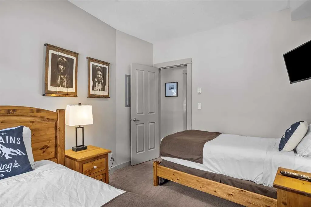 107 Montane Road, #106
