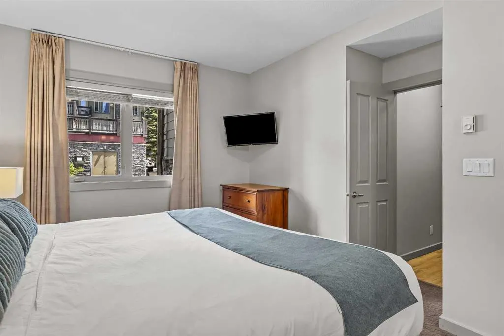 107 Montane Road, #106