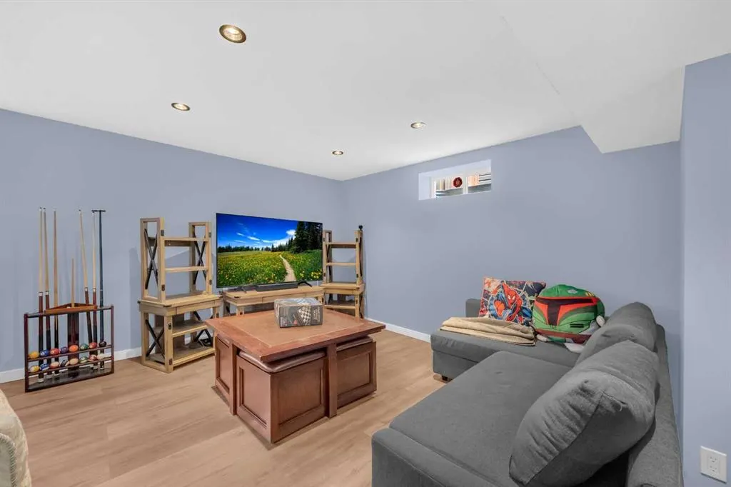218 Evansford Circle NW