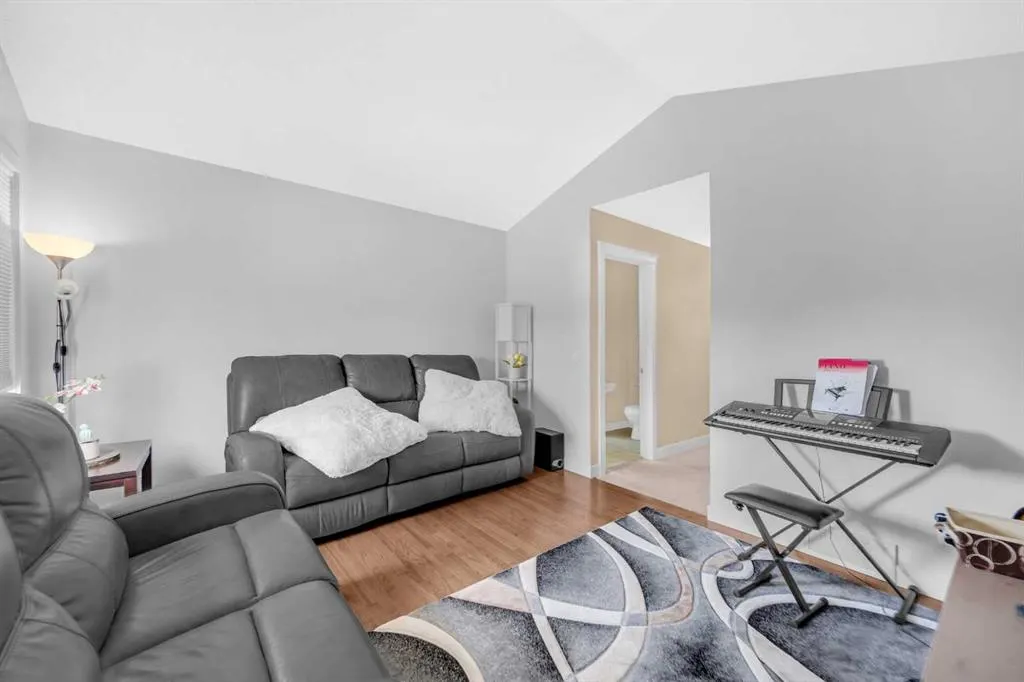 218 Evansford Circle NW