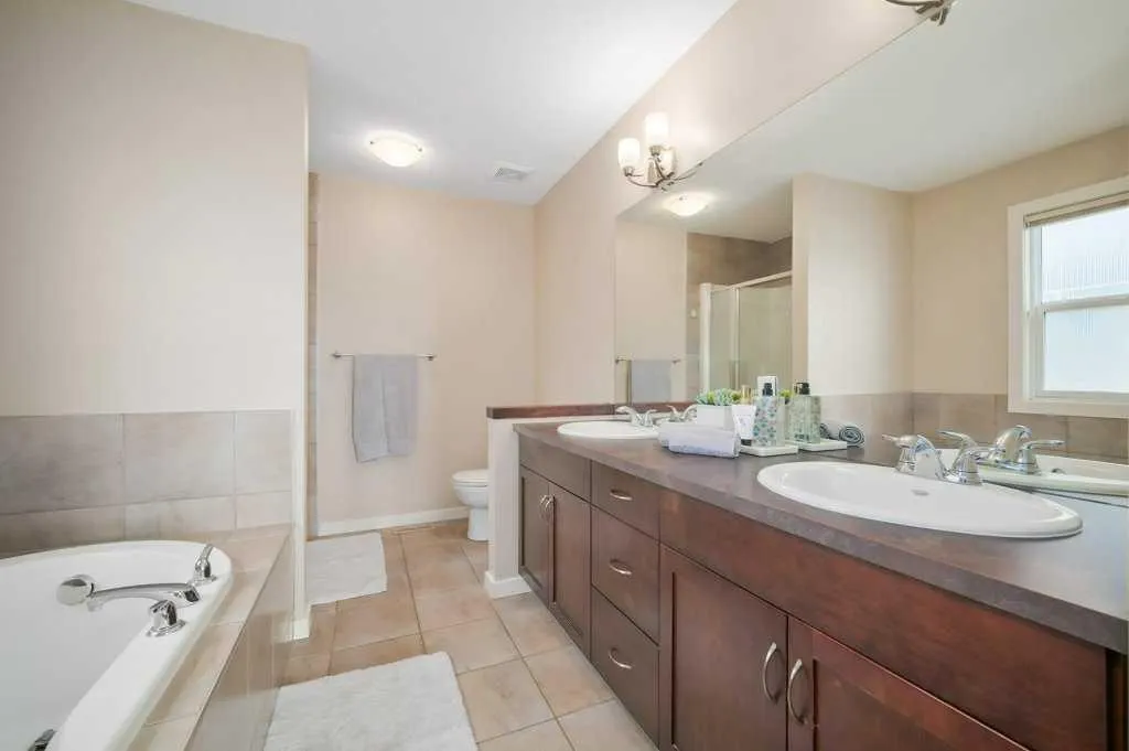 401 Mahogany Court SE