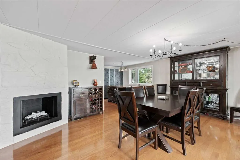 828 West Chestermere Drive