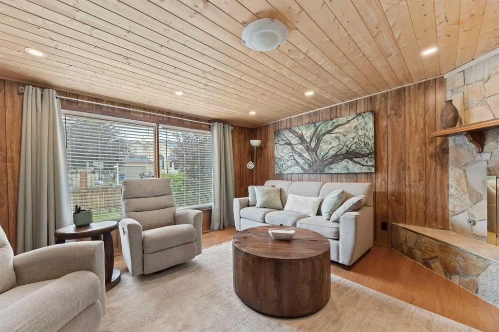 828 West Chestermere Drive