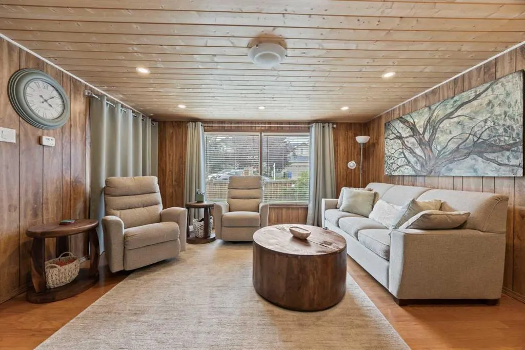 828 West Chestermere Drive