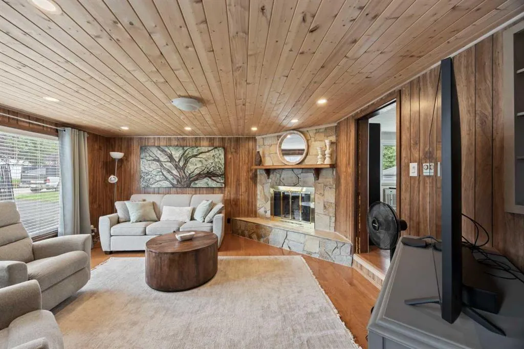 828 West Chestermere Drive