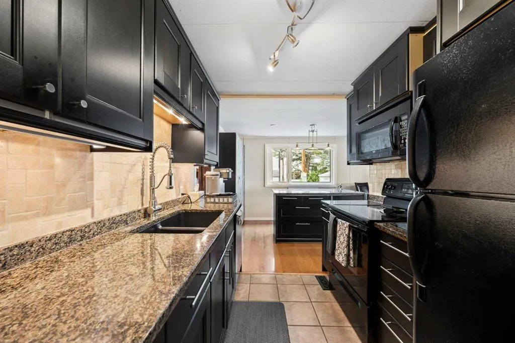 828 West Chestermere Drive