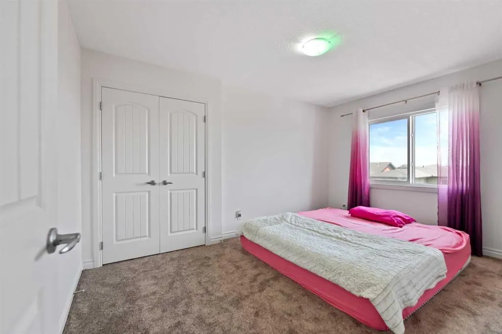 99 Evansglen Circle NW