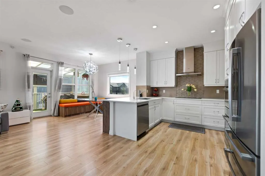 99 Evansglen Circle NW