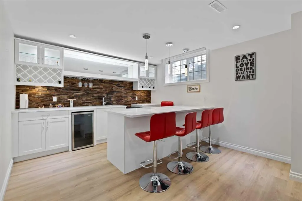 99 Evansglen Circle NW
