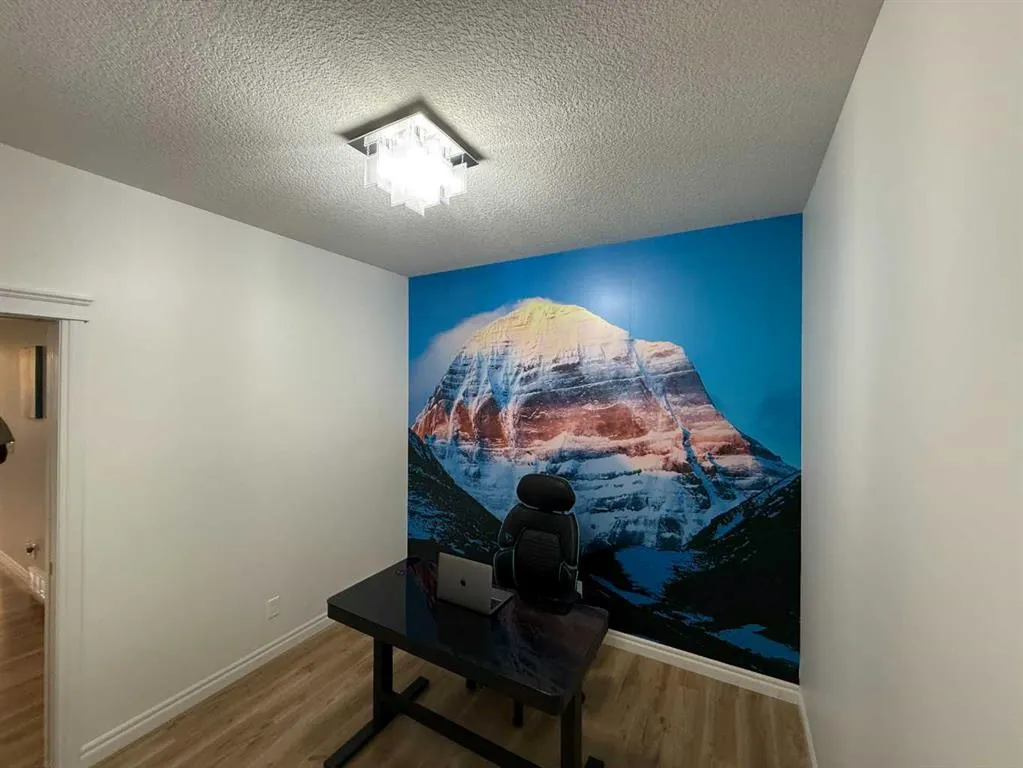 99 Evansglen Circle NW