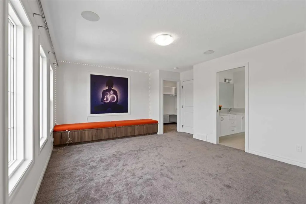 99 Evansglen Circle NW