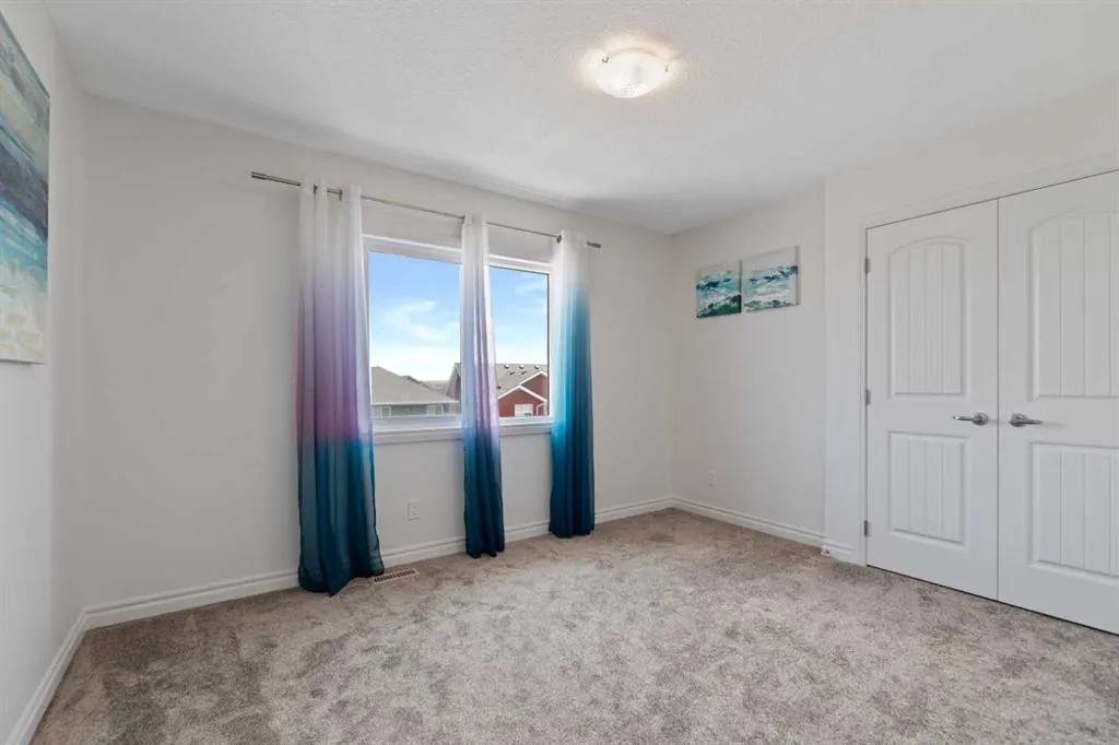 99 Evansglen Circle NW