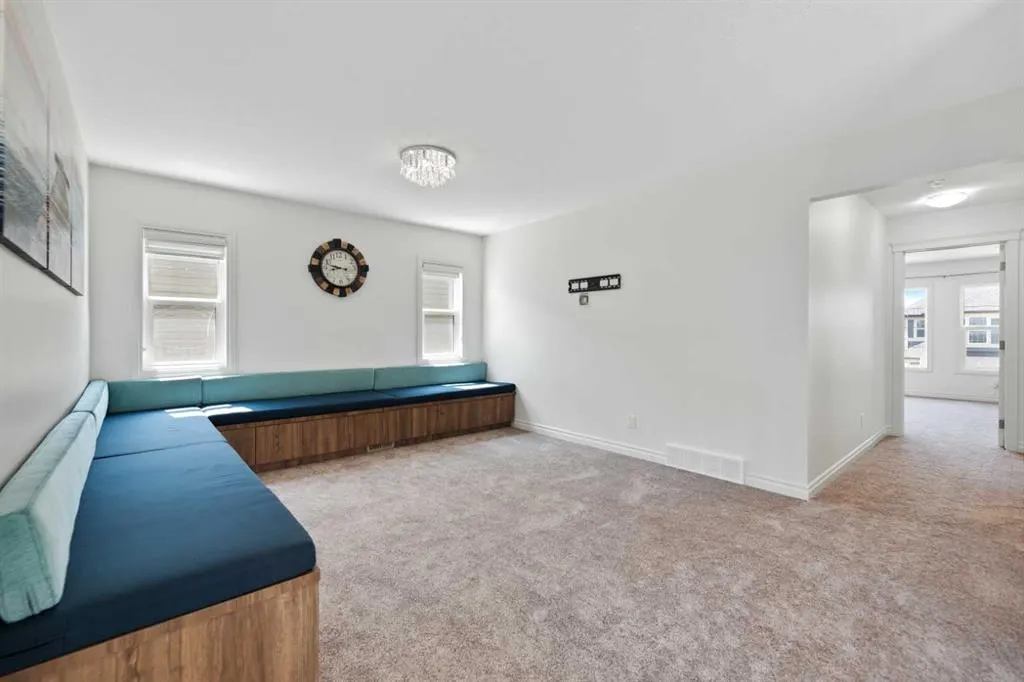 99 Evansglen Circle NW