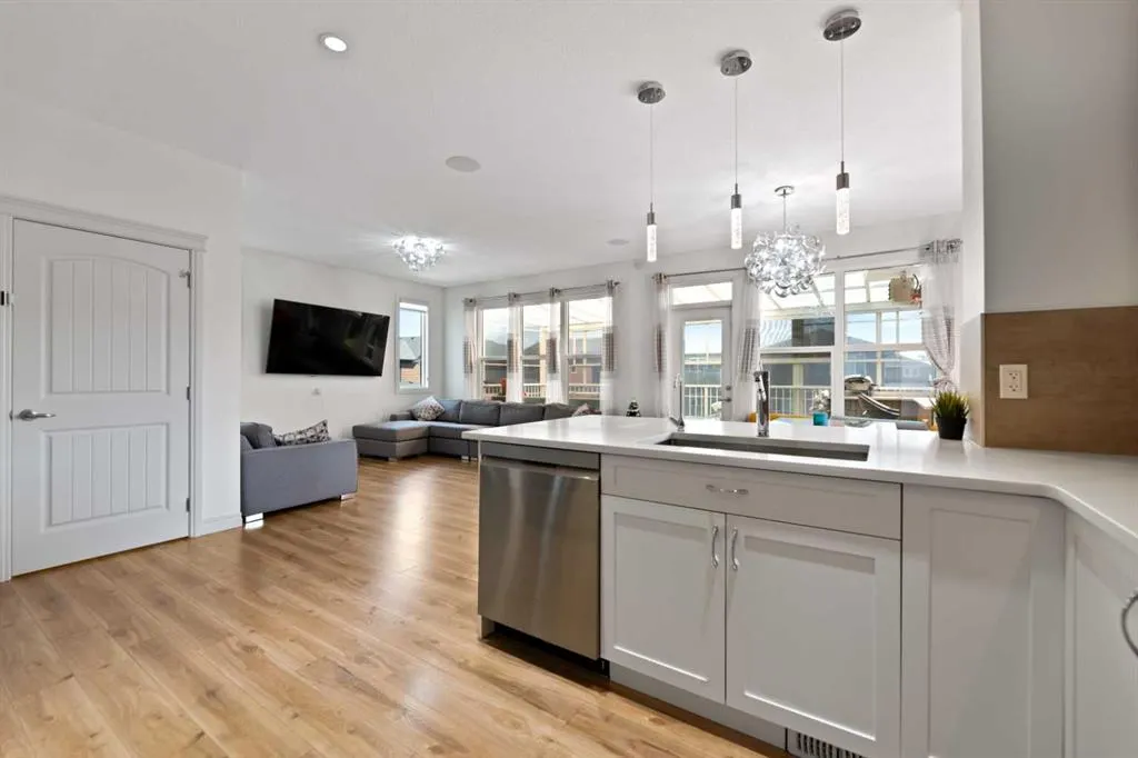 99 Evansglen Circle NW