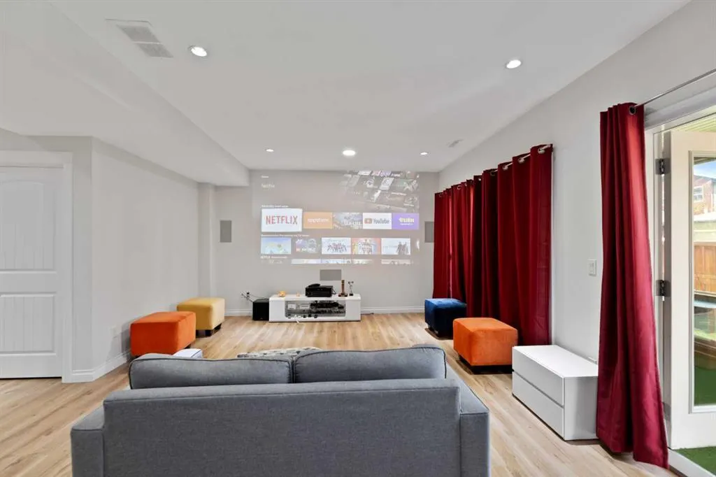 99 Evansglen Circle NW