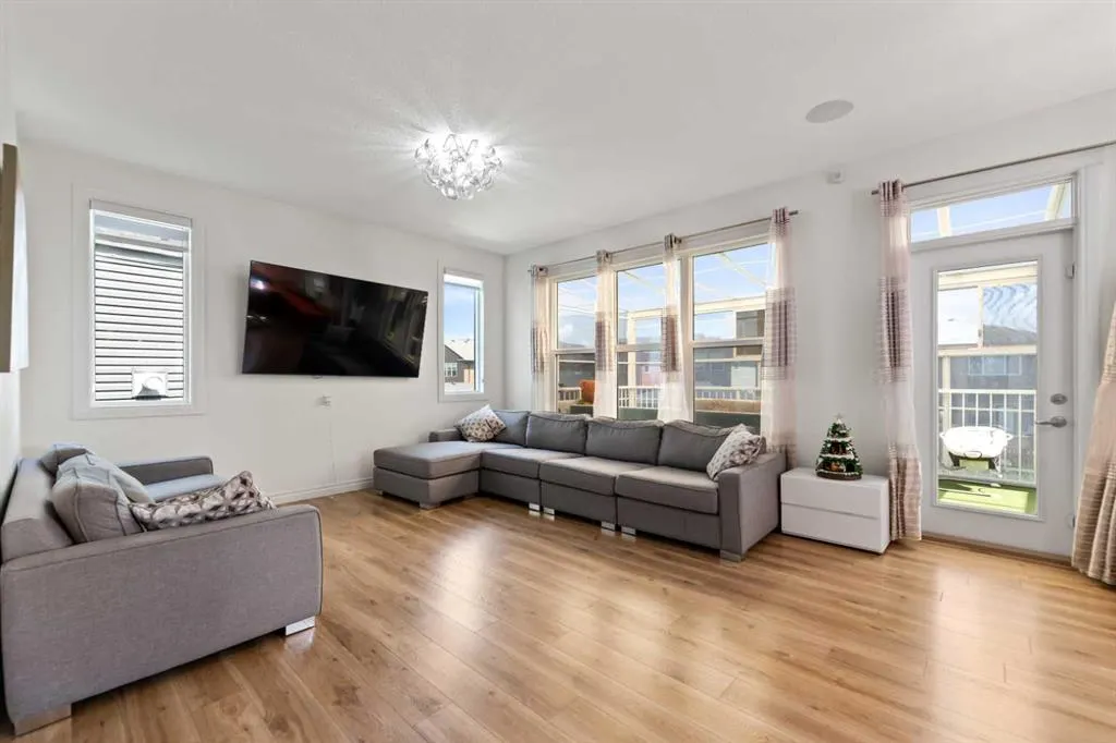 99 Evansglen Circle NW
