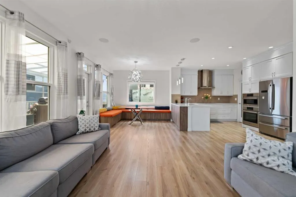 99 Evansglen Circle NW