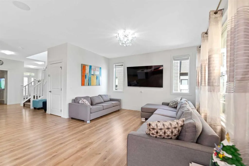 99 Evansglen Circle NW
