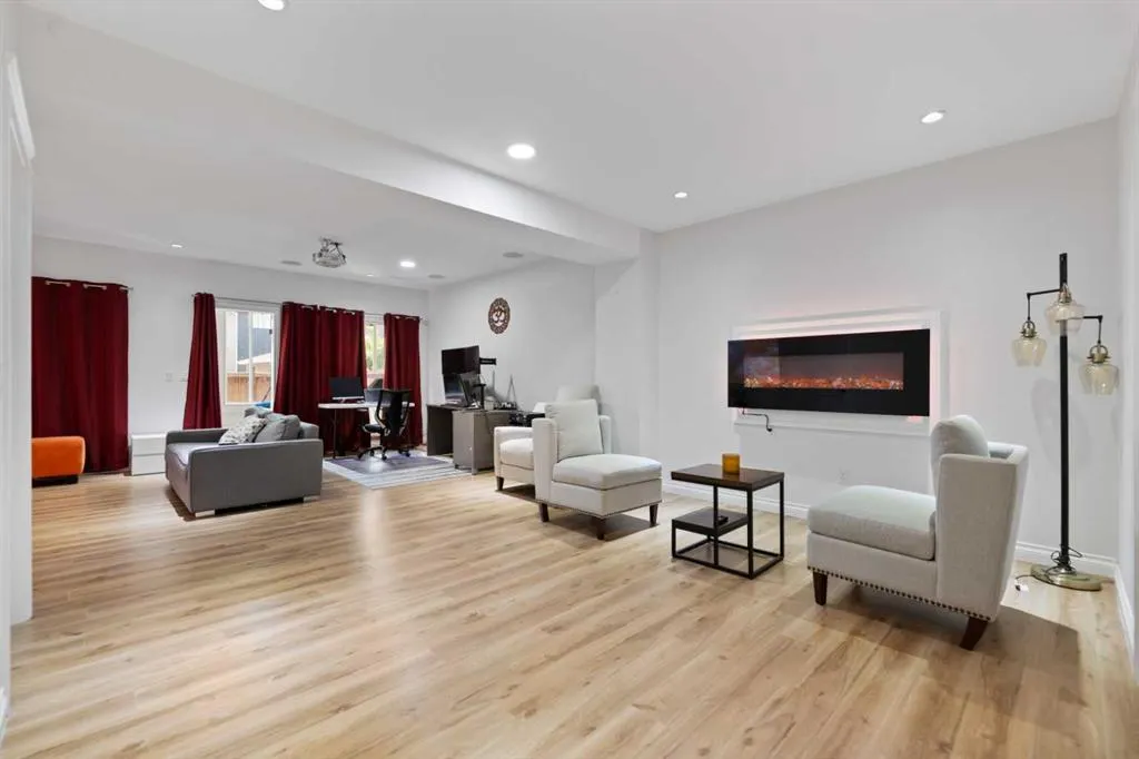 99 Evansglen Circle NW