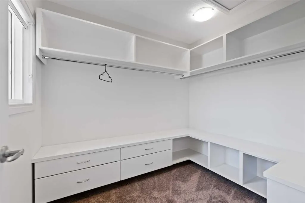 99 Evansglen Circle NW