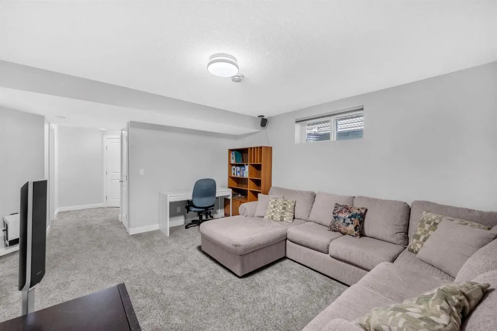 185 Evanspark Gardens NW