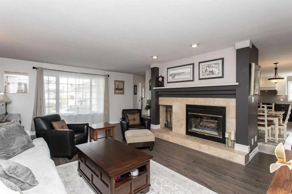 6 Lilac Close