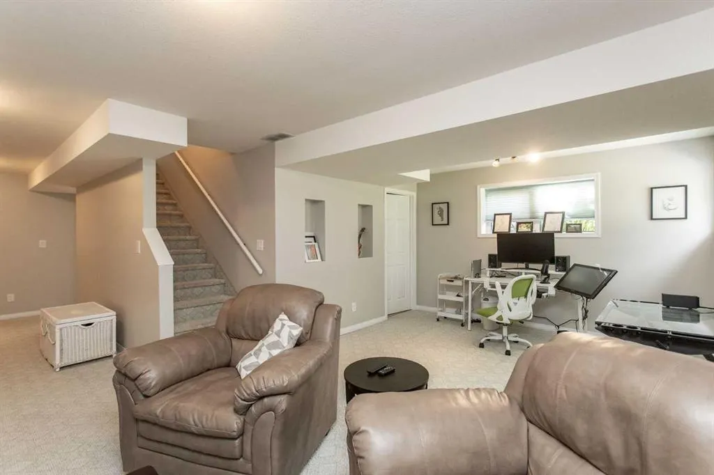 6 Lilac Close
