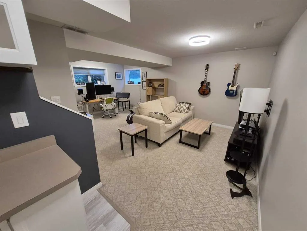 6 Lilac Close