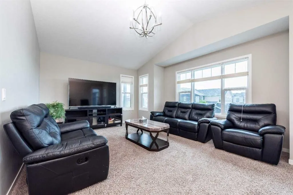 134 Howse Rise NE