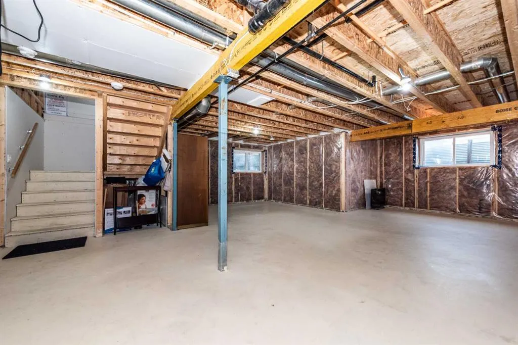 134 Howse Rise NE