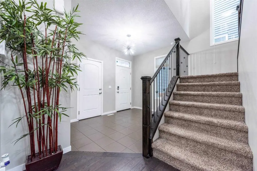 134 Howse Rise NE