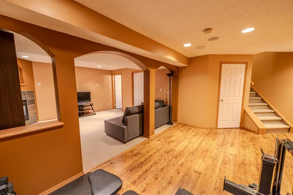 192 Somerglen Common SW