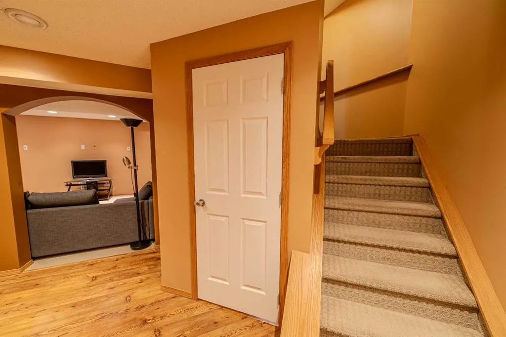 192 Somerglen Common SW