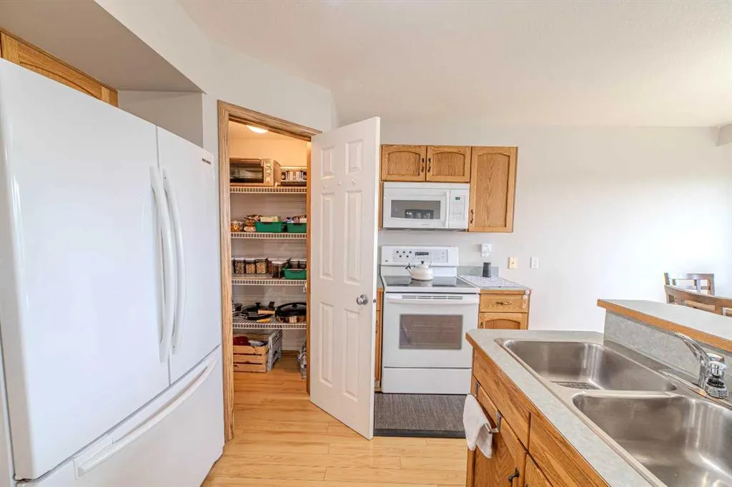 192 Somerglen Common SW